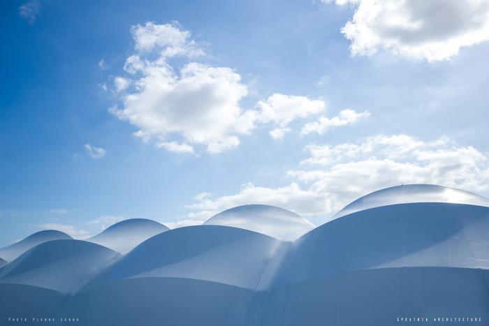 Elegance d'un toit de terrain de sport en toile tendue par ACS Production