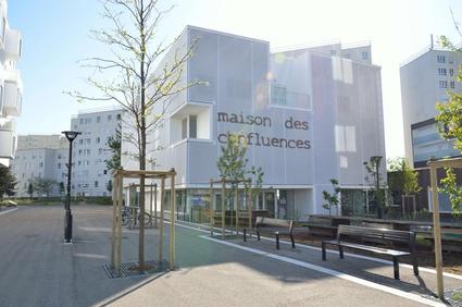 Copie de Façade d'immeuble protégée par de la toile tendue PVC. Façade textile réalisée par ACS Production