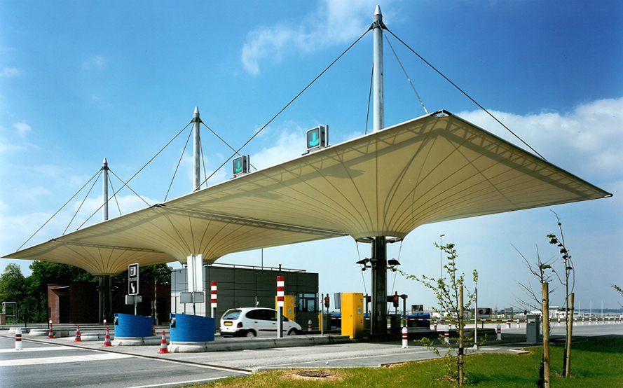 architecture métallo textile toile tendue pour péage d'autoroute SANEF